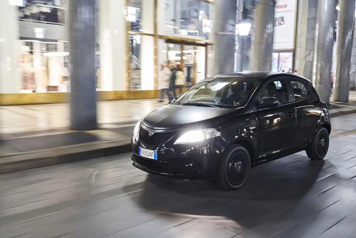 Lancia Ypsilon Black and Noir, la cittadina glamour [Video]