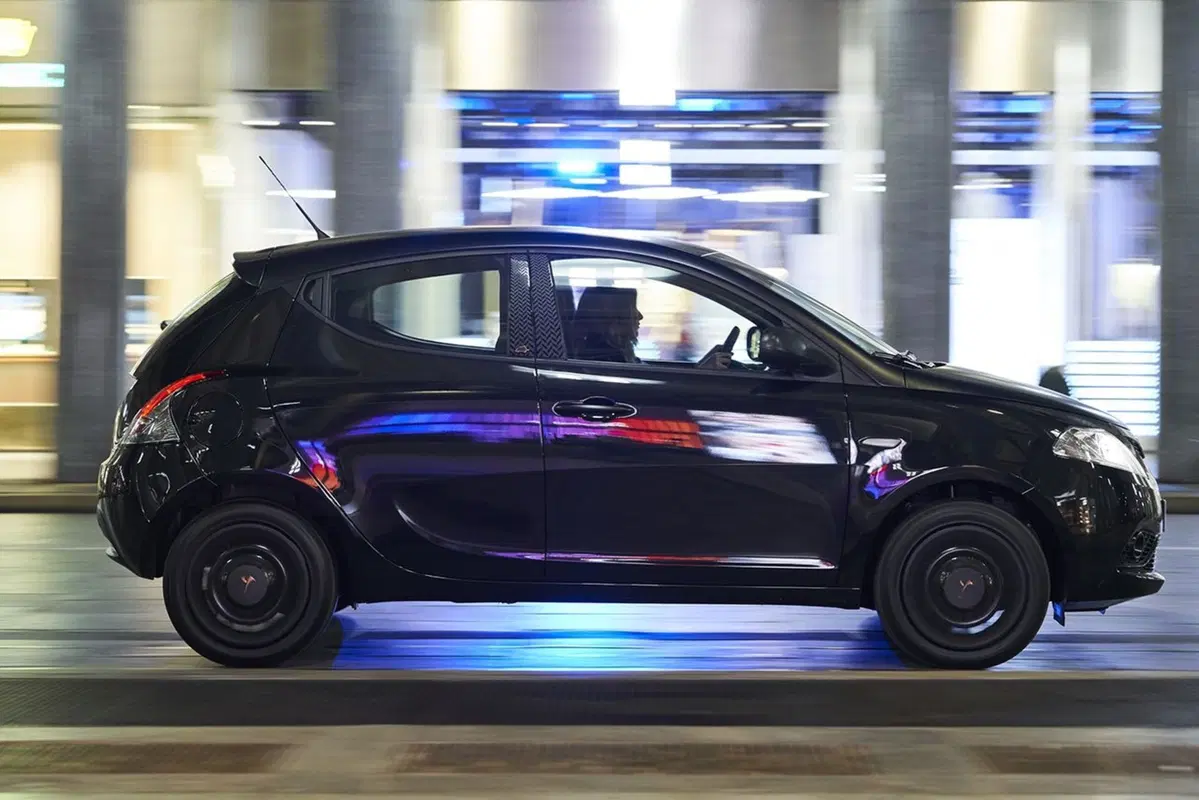 Lancia Ypsilon Black and Noir, la cittadina glamour [Video] (23)