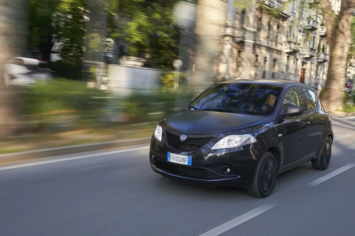 Lancia Ypsilon Black and Noir, la cittadina glamour [Video] (26)