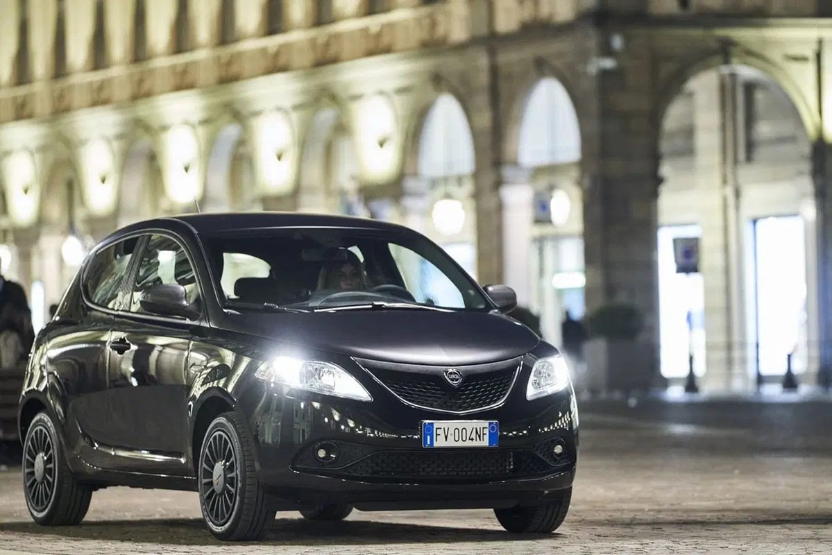 Lancia Ypsilon Black and Noir, la cittadina glamour [Video] (28)