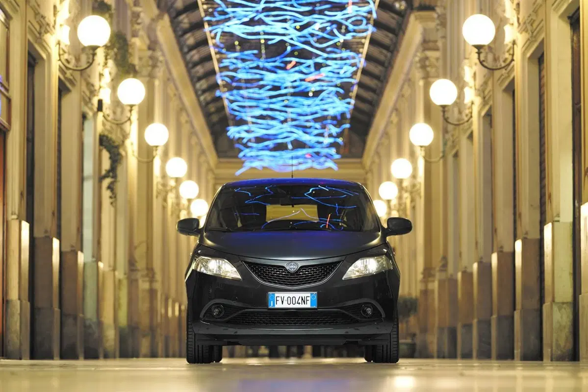 Lancia Ypsilon Black and Noir, la cittadina glamour [Video] (29)