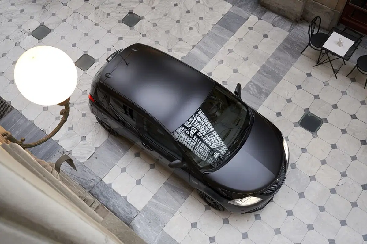 Lancia Ypsilon Black and Noir, la cittadina glamour [Video] (31)