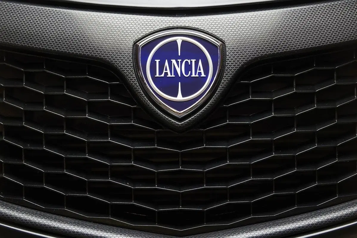 Lancia Ypsilon Black and Noir, la cittadina glamour [Video] (34)