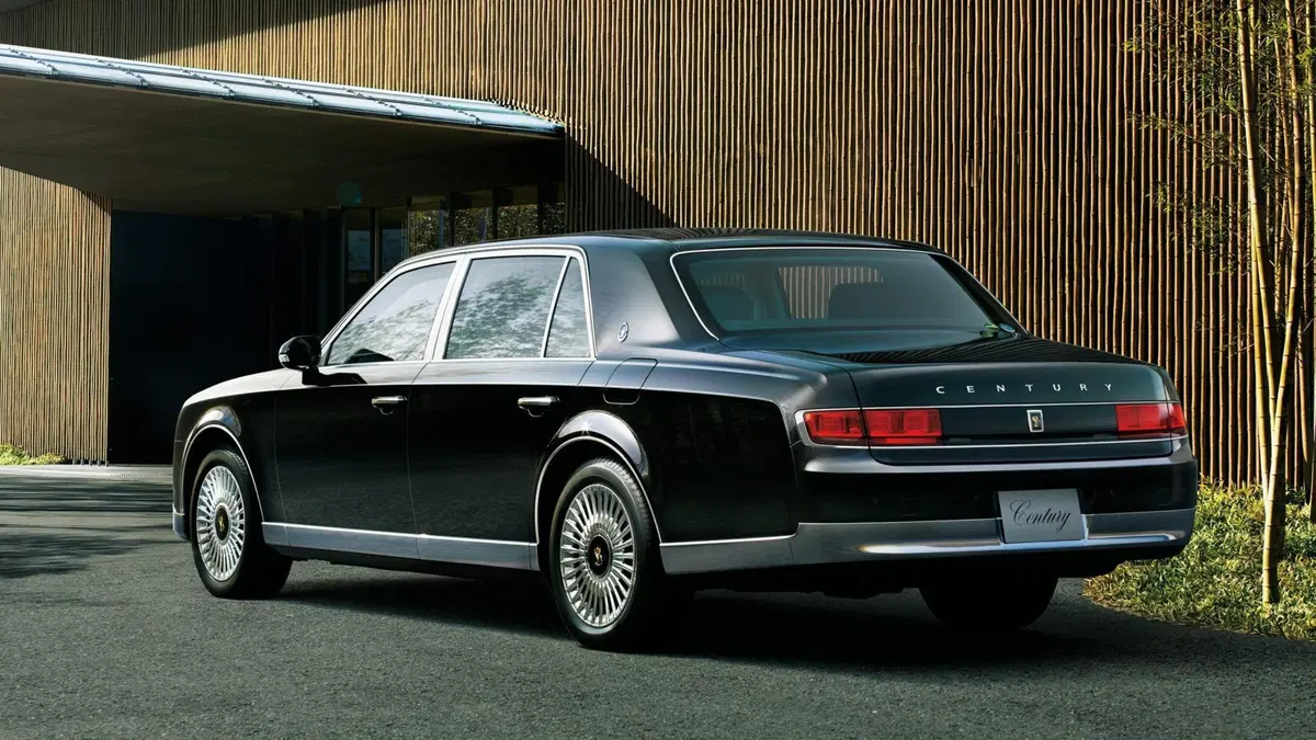 Giappone, la svolta di Naruhito: via la Rolls, ordina una Toyota Century unica (2)