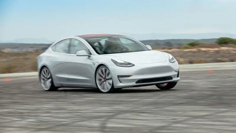 Tesla, 2,7 miliardi di dollari dall'offerta di azioni e bond