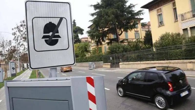 Multato per l'autovelox, era in carcere: alla guida un agente?
