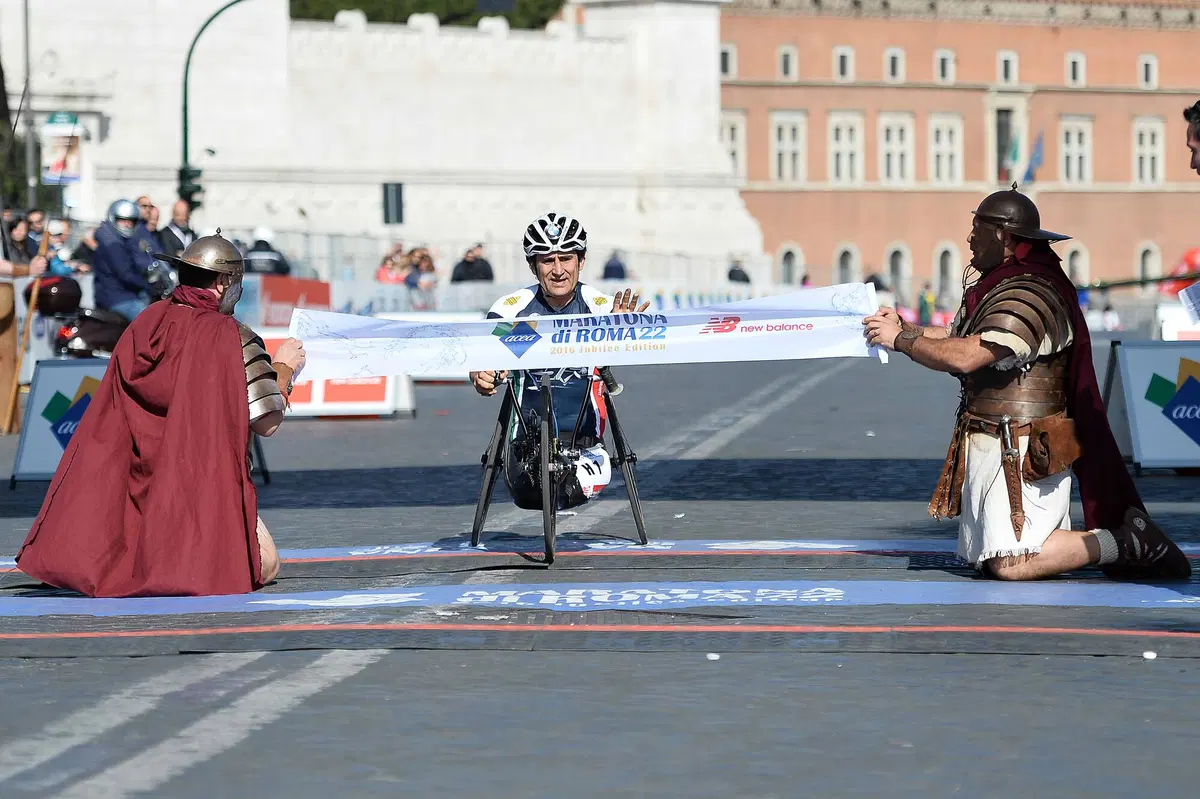 Alex Zanardi vince la Maratona di Roma 2016 (2)