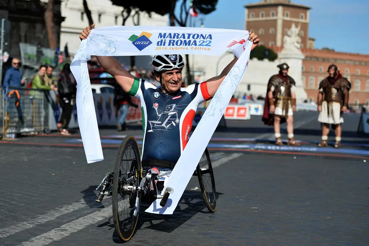 Alex Zanardi vince la Maratona di Roma 2016 (4)