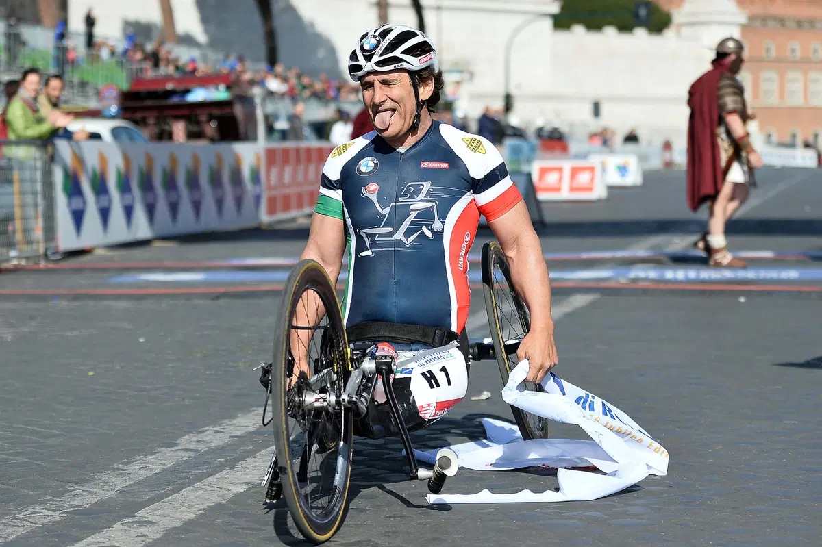 Alex Zanardi vince la Maratona di Roma 2016 (5)