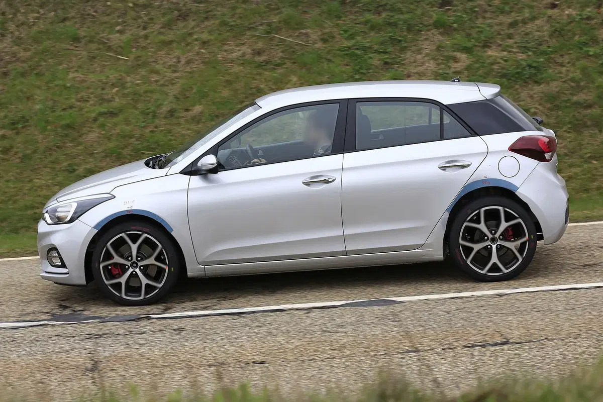 Hyundai i20 N: sarà lei la prossima sportiva coreana? [Foto spia] (9)