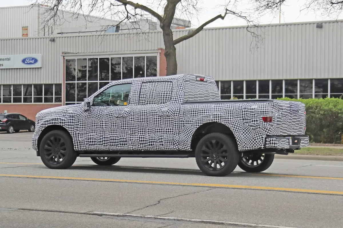 Ford F-150: verso la futura generazione [Foto spia] (15)
