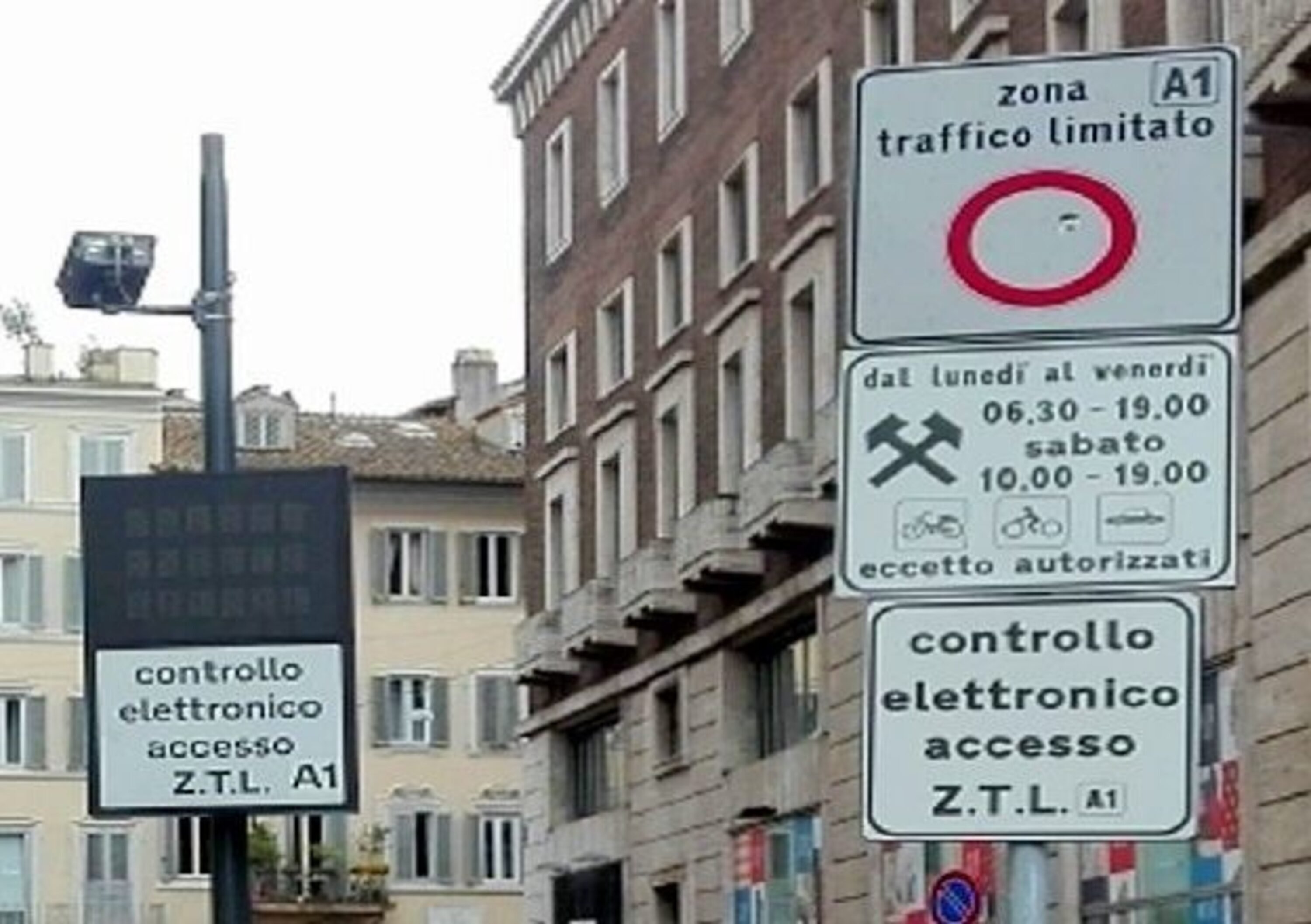 Centro citt&agrave; vietato ai motori diesel, Roma: da novembre blocco auto a gasolio fino a Euro3