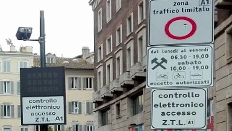 Centro città vietato ai motori diesel, Roma: da novembre blocco auto a gasolio fino a Euro3