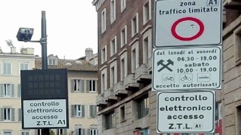 Centro citt&agrave; vietato ai motori diesel, Roma: da novembre blocco auto a gasolio fino a Euro3