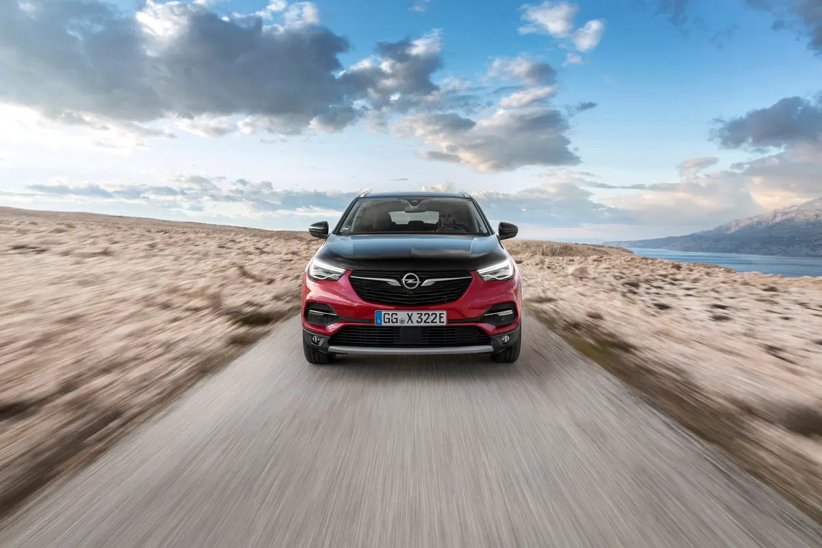 Opel Grandland X, arriva la variante plug-in hybrid (2)