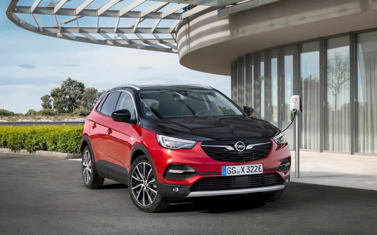 Opel Grandland X, arriva la variante plug-in hybrid (3)