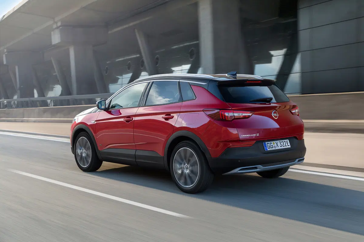 Opel Grandland X, arriva la variante plug-in hybrid (4)