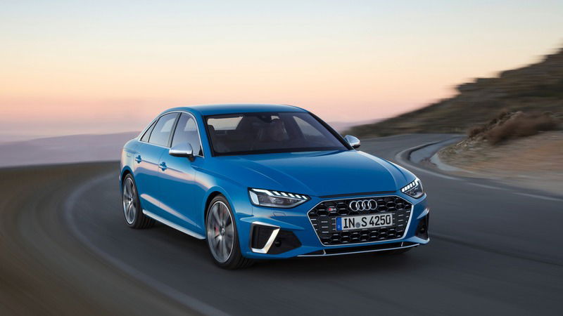 Audi A4 restyling, arriva l&#039;ibrido