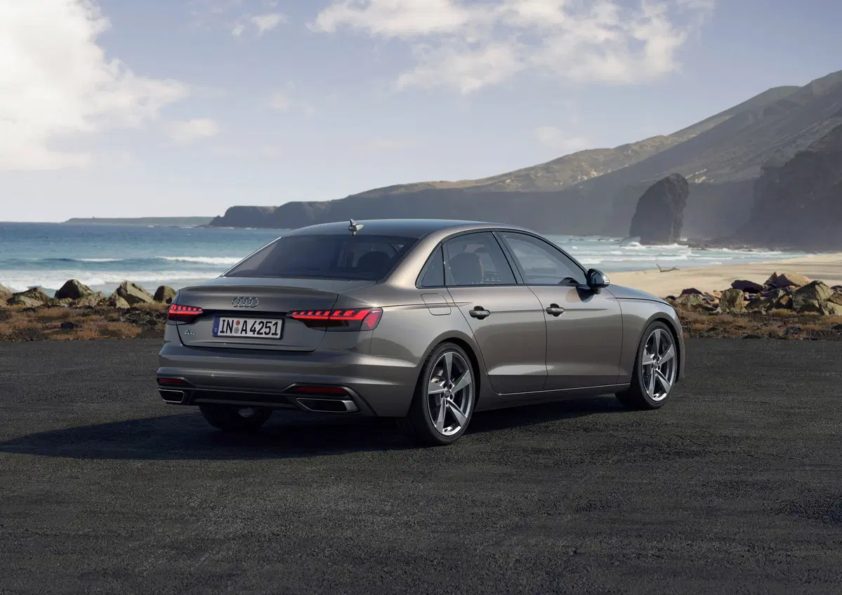 Audi A4 restyling, arriva l'ibrido (8)
