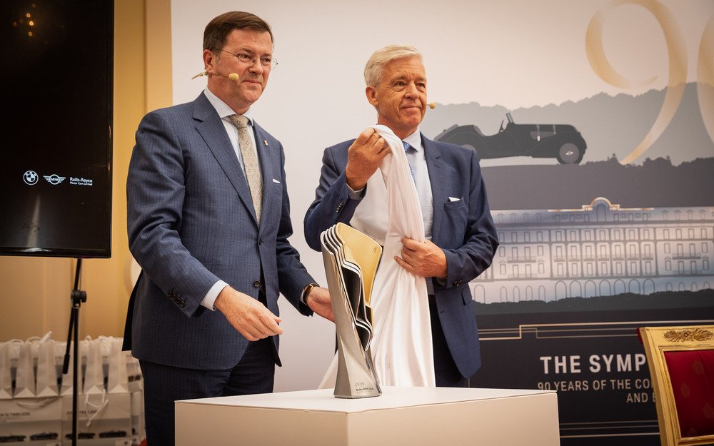 Danilo Zucchetti e Ulrich Knieps svelano il trofeo made in BMW