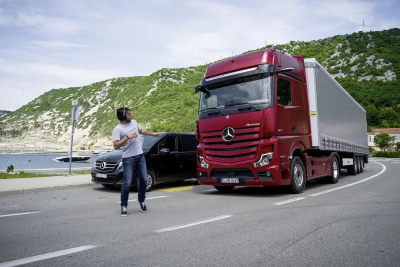 Il sistema di frenata d'emergenza del nuovo Actros &egrave; stato ulteriormente migliorato negli interventi