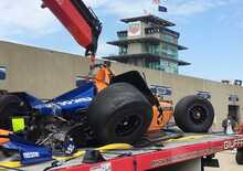 Fernando Alonso, a muro nelle prove ad Indianapolis