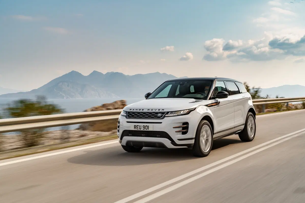Range Rover Evoque 2019, la nuova mini Velar è arrivata [Video]