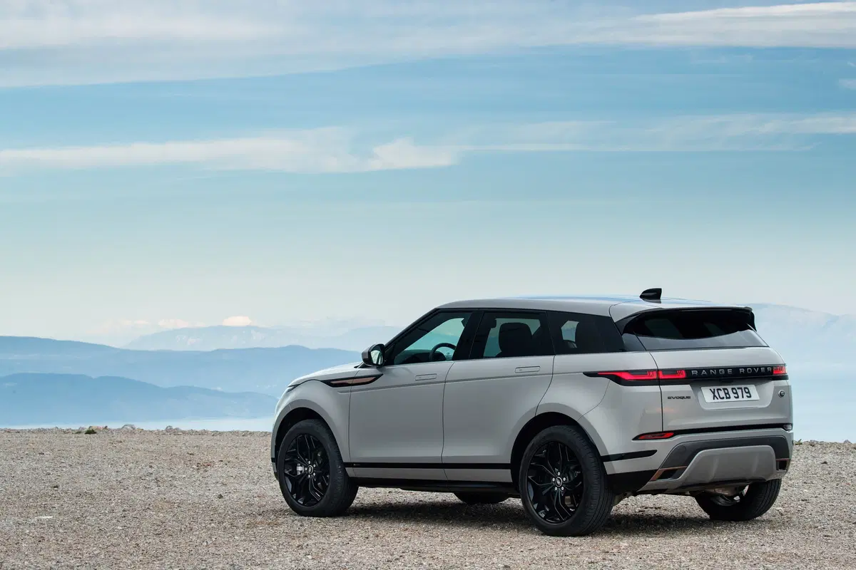Range Rover Evoque 2019, la nuova mini Velar è arrivata [Video] (7)