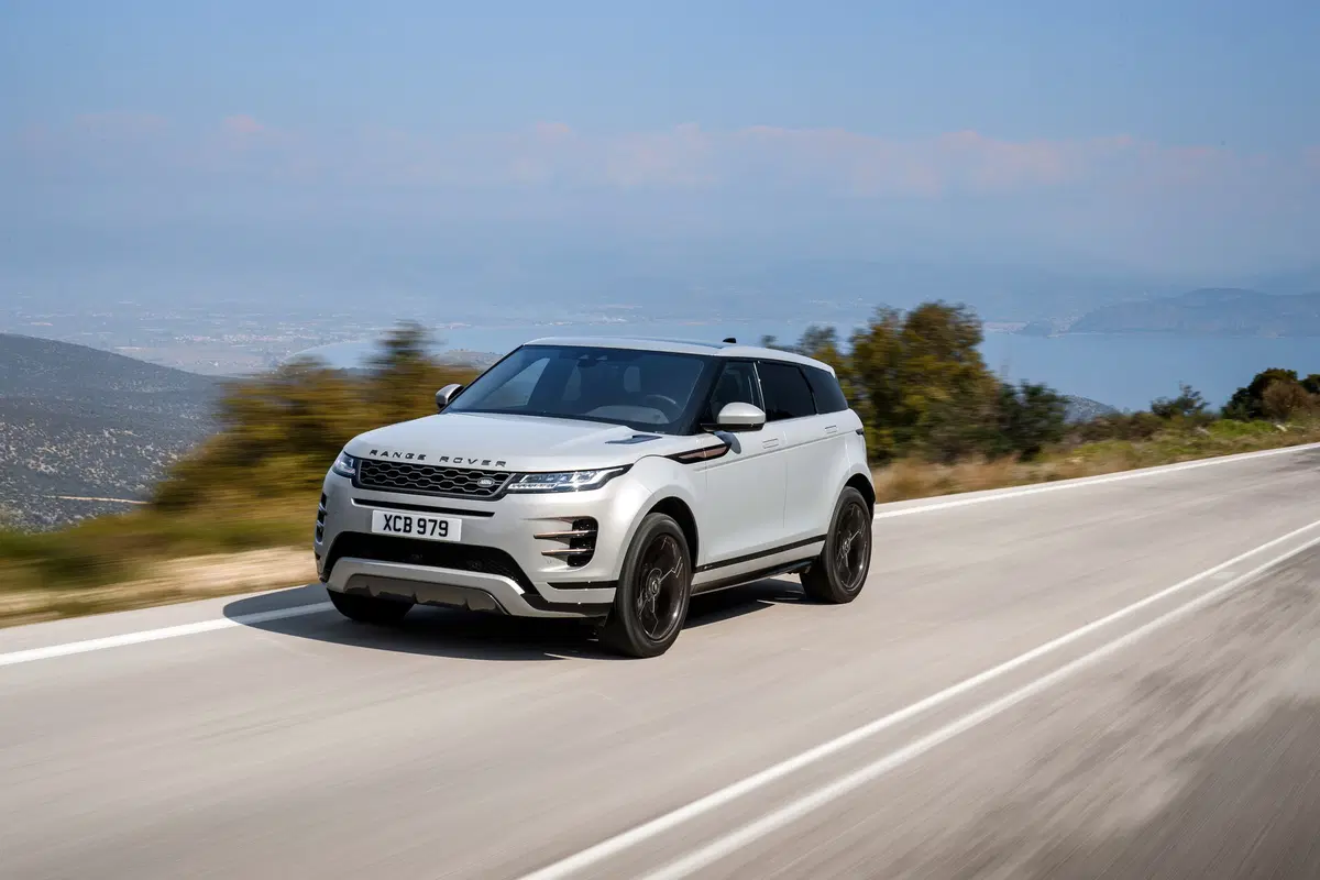 Range Rover Evoque 2019, la nuova mini Velar è arrivata [Video] (9)