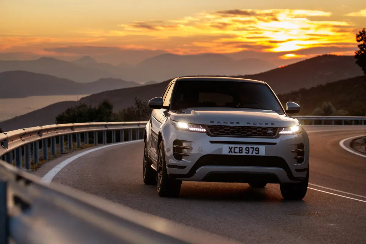 Range Rover Evoque 2019, la nuova mini Velar è arrivata [Video] (10)
