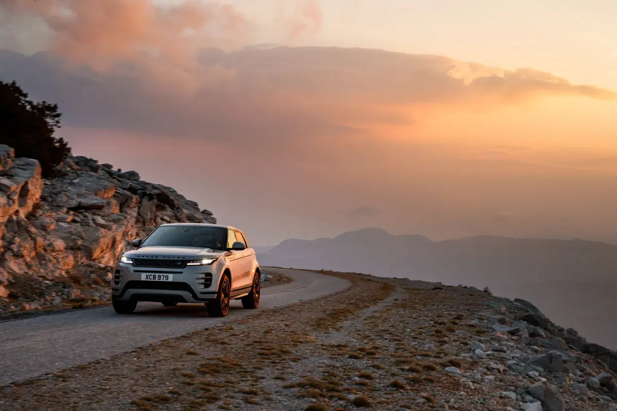 Range Rover Evoque 2019, la nuova mini Velar è arrivata [Video] (11)