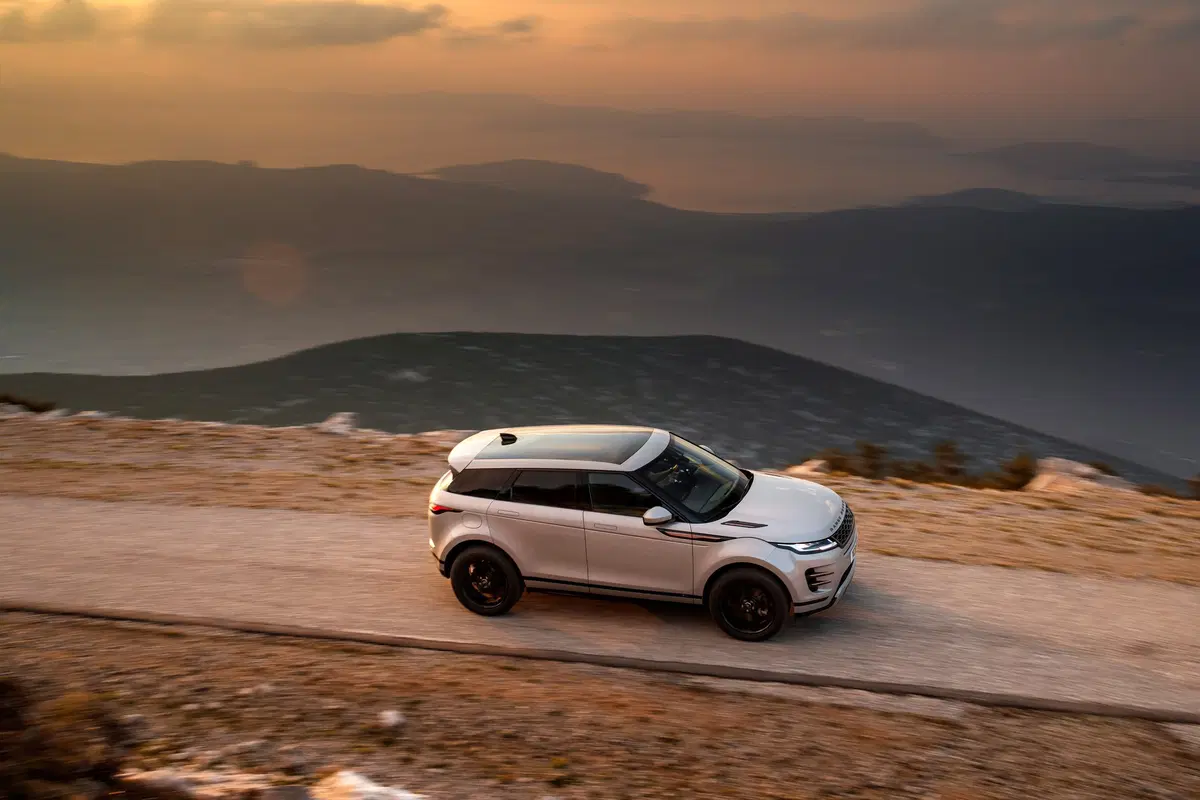 Range Rover Evoque 2019, la nuova mini Velar è arrivata [Video] (13)
