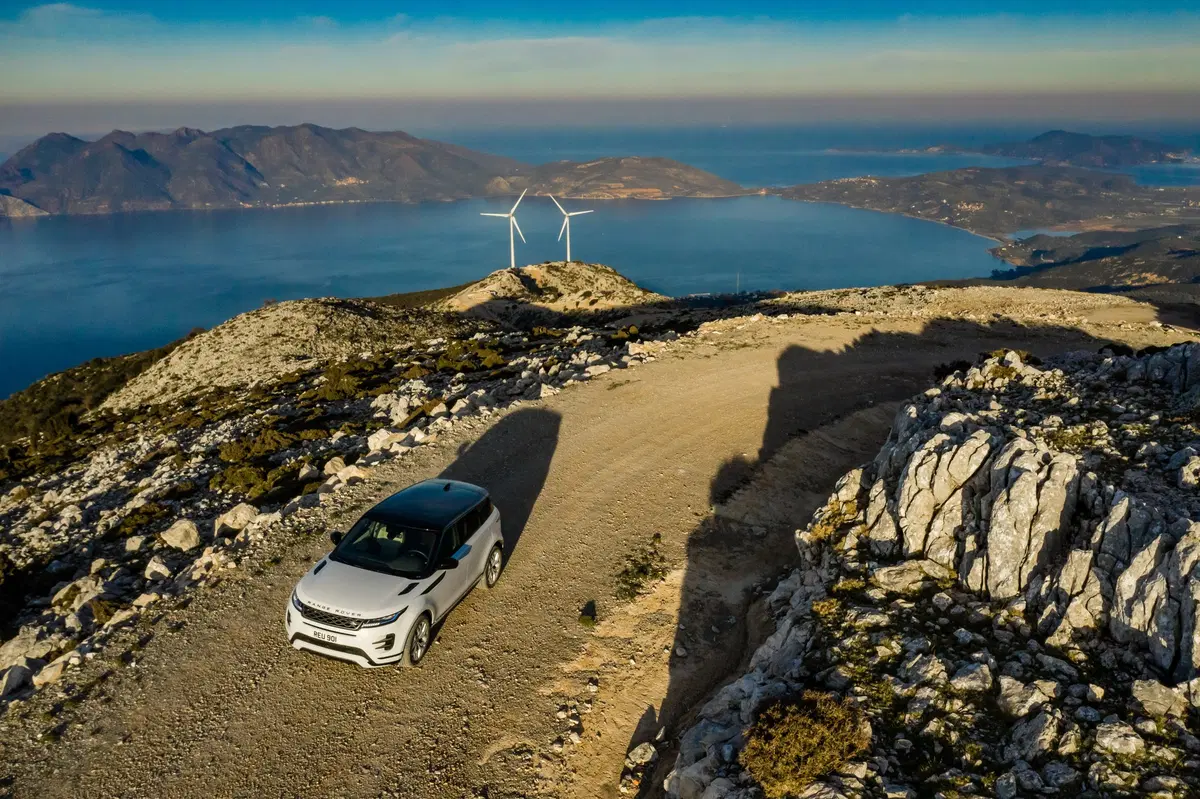 Range Rover Evoque 2019, la nuova mini Velar è arrivata [Video] (15)