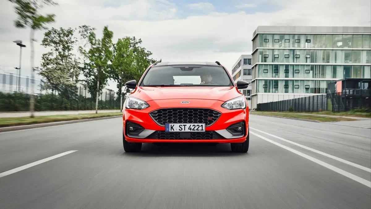 Ford Focus ST Wagon 2019, ecco le prime immagini (4)