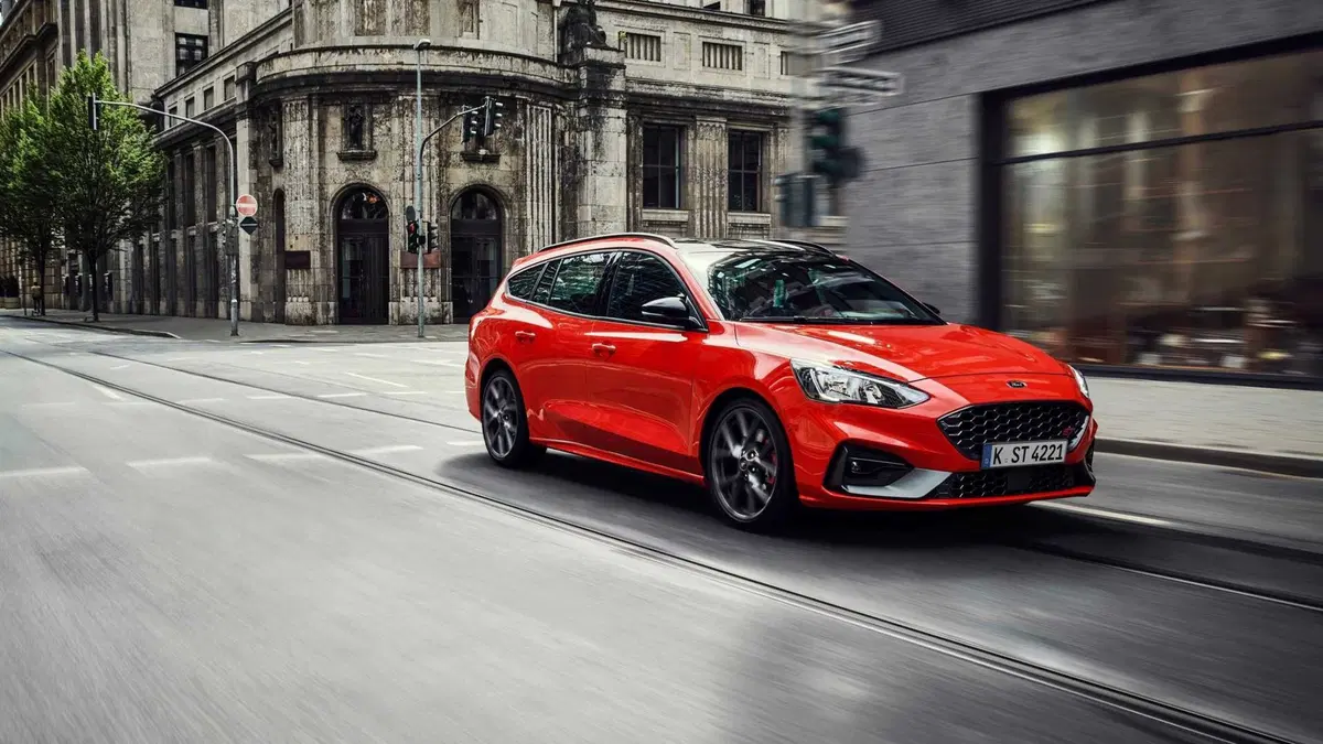 Ford Focus ST Wagon 2019, ecco le prime immagini (2)