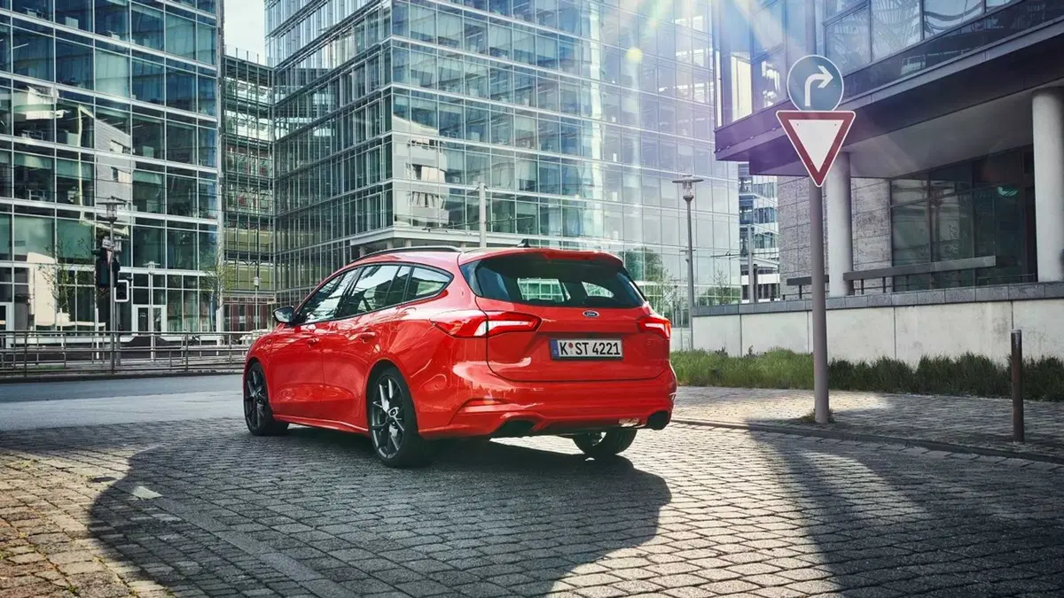 Ford Focus ST Wagon 2019, ecco le prime immagini (6)