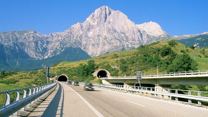 Strada dei Parchi: il traforo del Gran Sasso resta aperto!