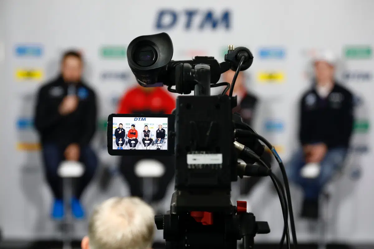 DTM 2019, Sheldon van der Linde centra la sua prima pole (5)