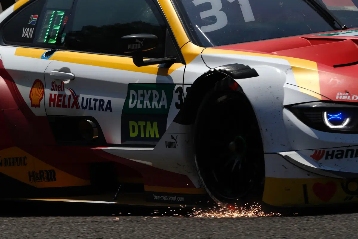 DTM 2019, Sheldon van der Linde centra la sua prima pole (6)