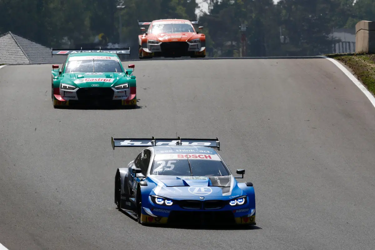 DTM 2019, Sheldon van der Linde centra la sua prima pole (12)