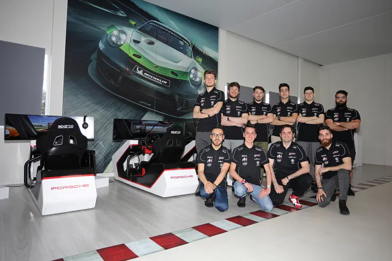 Ecco i 10 simracers della categoria PRO nell'hospitality Porsche a Misano