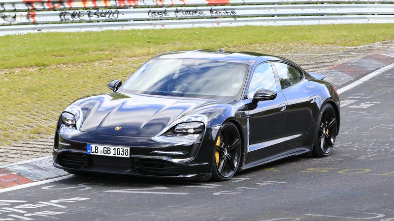 Porsche Taycan: l&rsquo;elettrica in azione al N&uuml;rburgring [Foto spia]