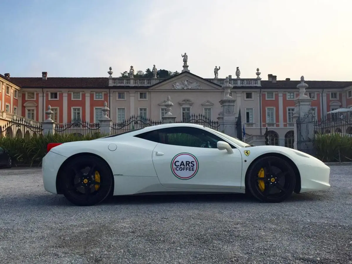 Cars & Coffee, le supercar più sensazionali della storia insieme per un raduno [Video] (4)