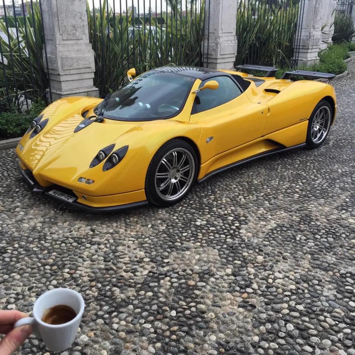 Cars & Coffee, le supercar più sensazionali della storia insieme per un raduno [Video] (7)