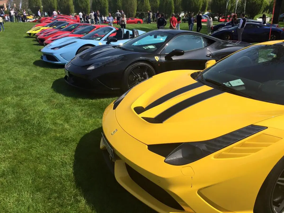 Cars & Coffee, le supercar più sensazionali della storia insieme per un raduno [Video] (9)