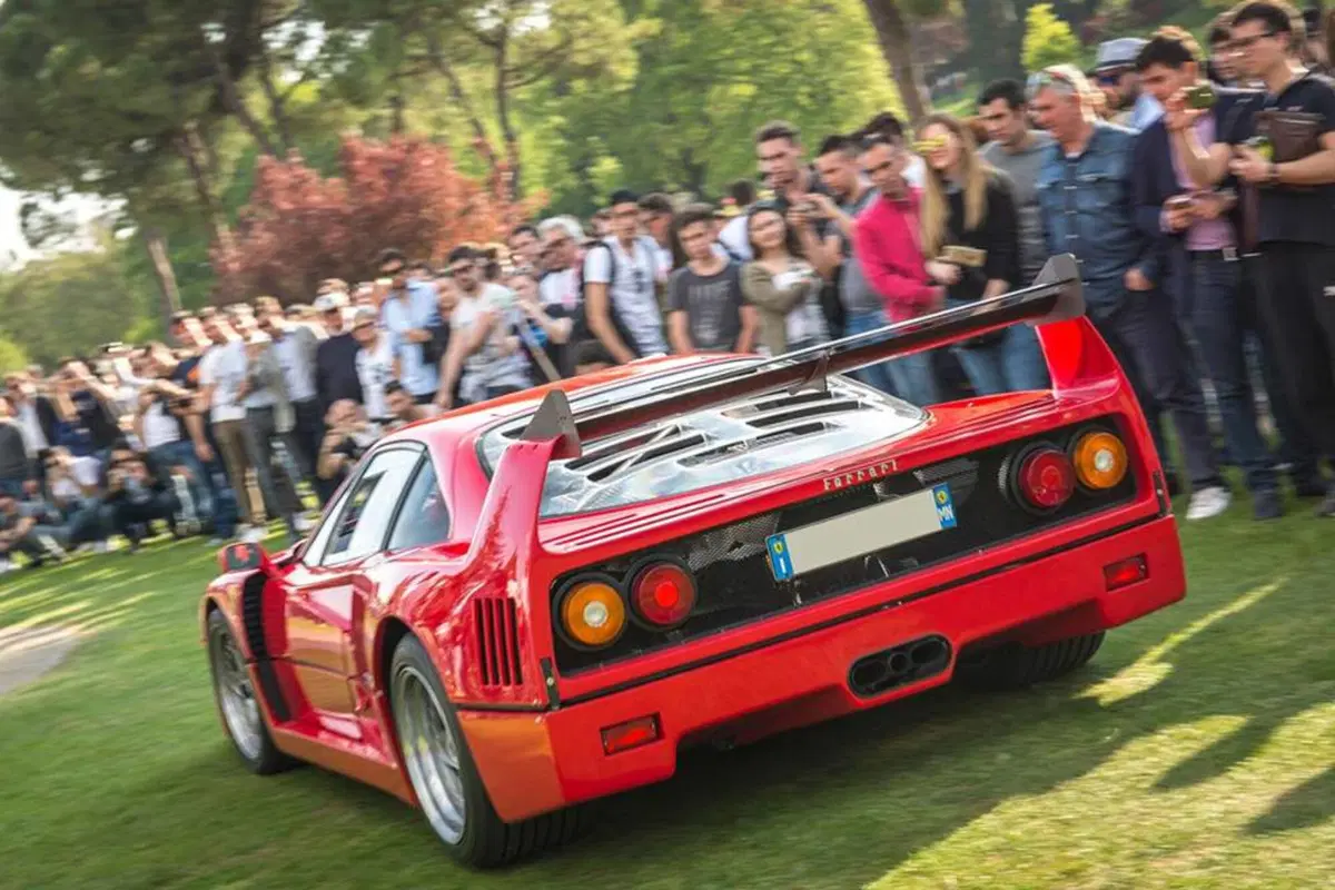 Cars & Coffee, le supercar più sensazionali della storia insieme per un raduno [Video] (12)