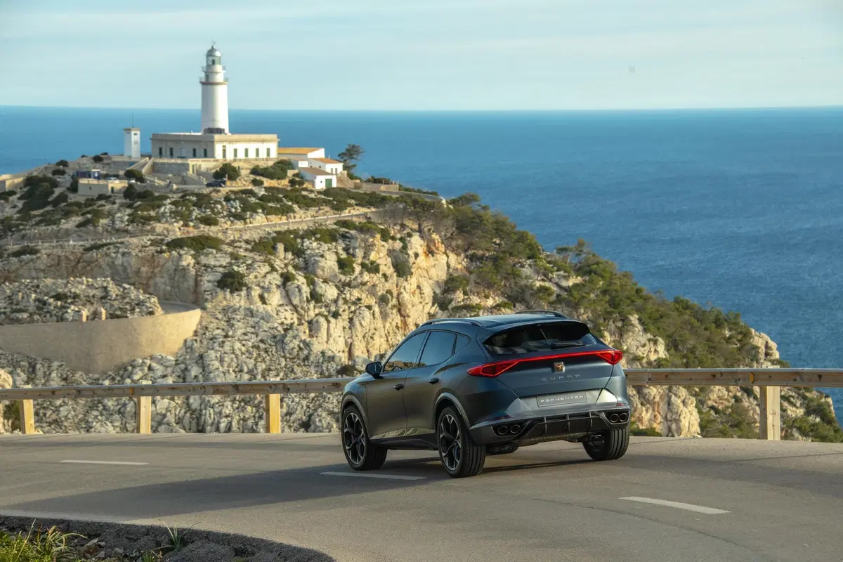 Cupra Formentor: le prime foto del SUV ibrido in strada (7)