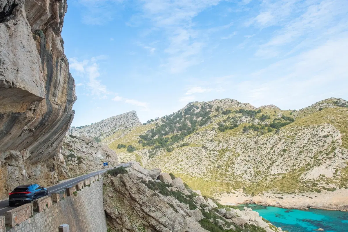 Cupra Formentor: le prime foto del SUV ibrido in strada (5)