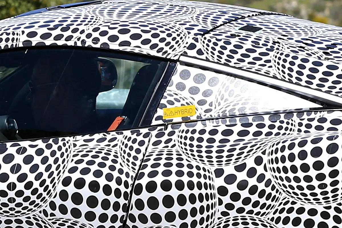 McLaren: avvistata la prima supercar ibrida [Foto spia] (4)