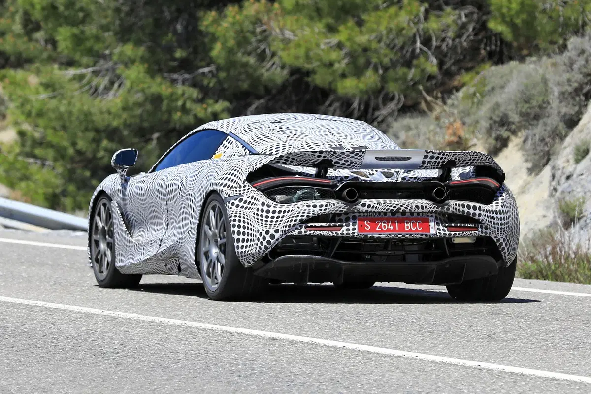 McLaren: avvistata la prima supercar ibrida [Foto spia] (5)